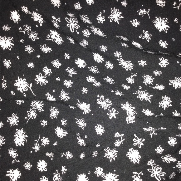 Halter off the shoulder romper - Picture 3 of 3